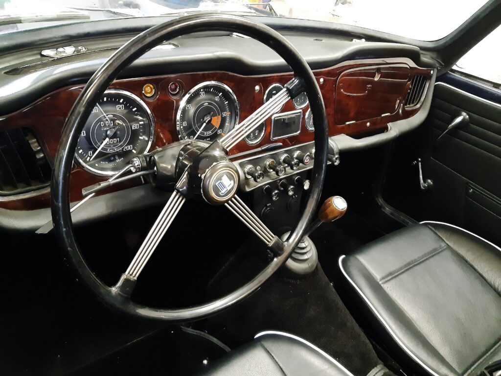 Neue Triumph TR4 Autositze